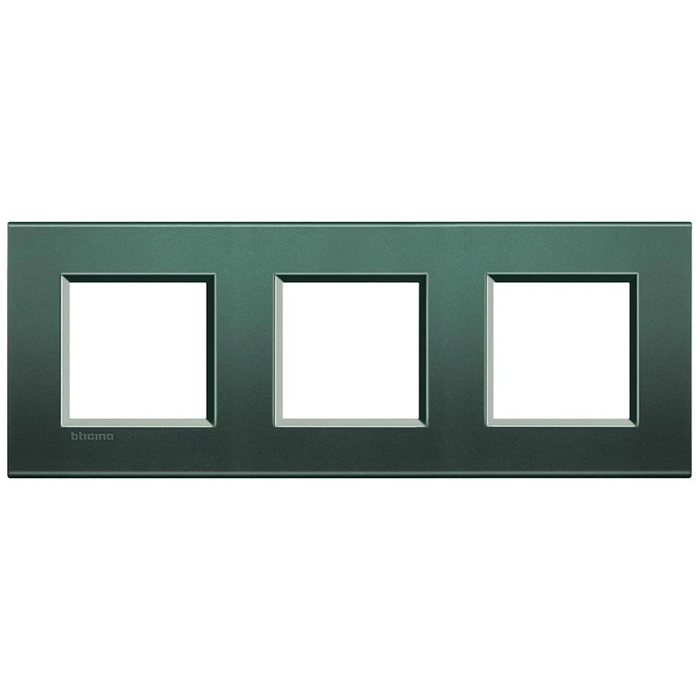 артикул LNA4802M3PK название Рамка 3-ая (тройная) прямоугольная, Bticino, Серия LivingLight, Зеленый шелк